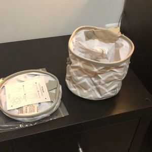 Oh-Snap bin in cream and white design